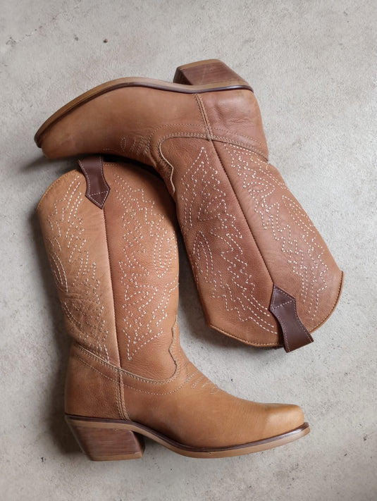 Tejana caramelo bordada