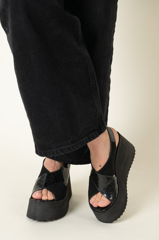 Sandalia cruzada alta