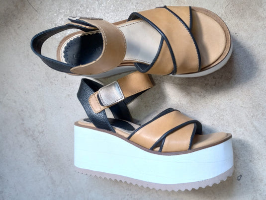 Sandalia cruzada taco