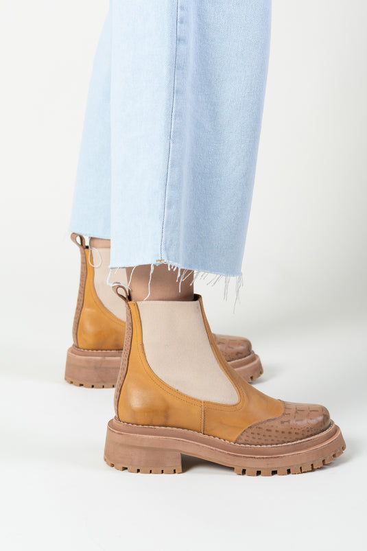 Bota P r u n e  Camel