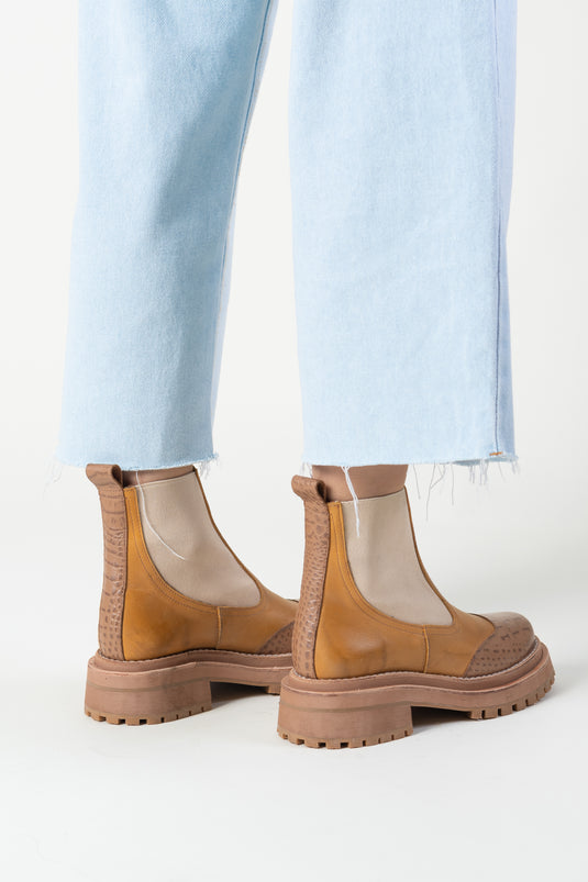Bota P r u n e  Camel
