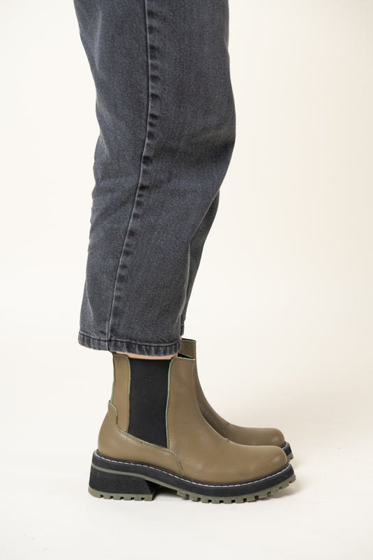 Bota C h U N K Y