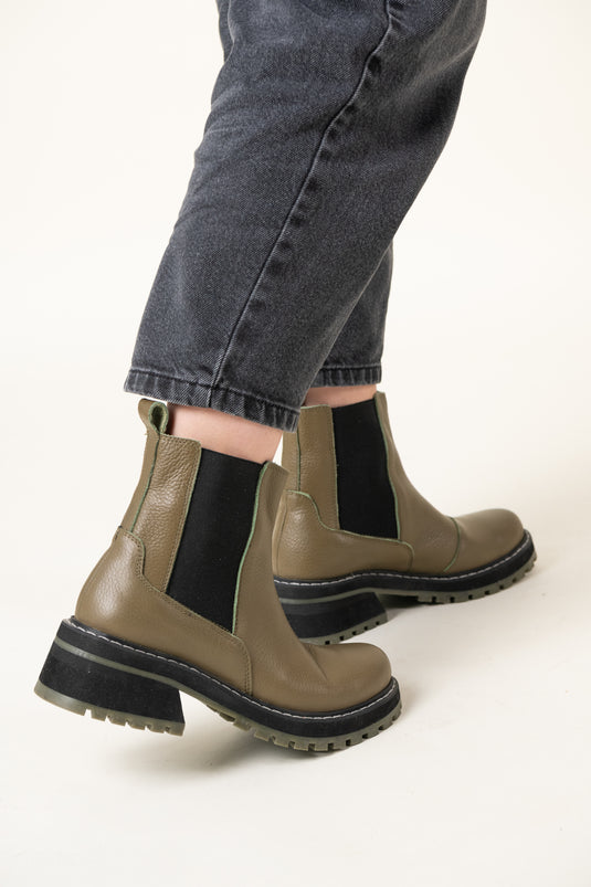 Bota C h U N K Y