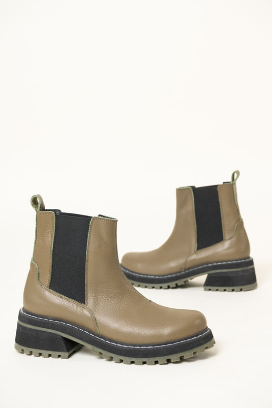 Bota C h U N K Y