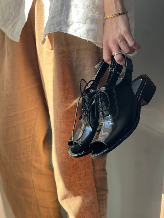 Zapato acordonado abierto