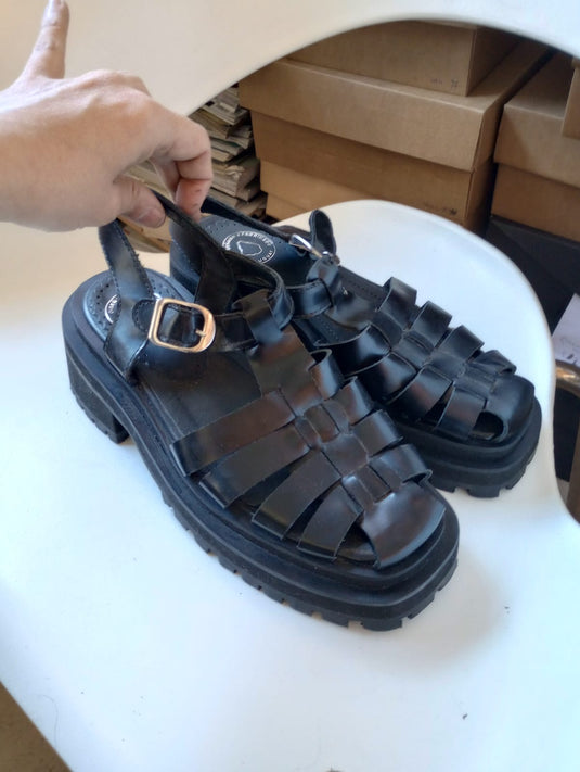 Sandalia tiras negra