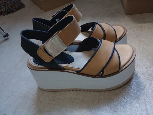 Sandalia cruzada taco