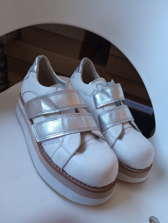 Champion plata y blanco
