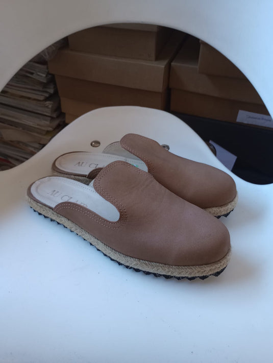 Zapatilla de verano tostado