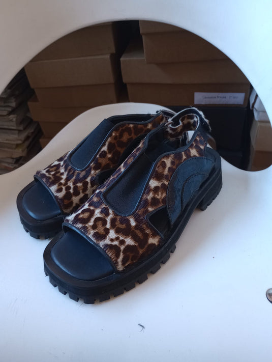Sándalia animal print